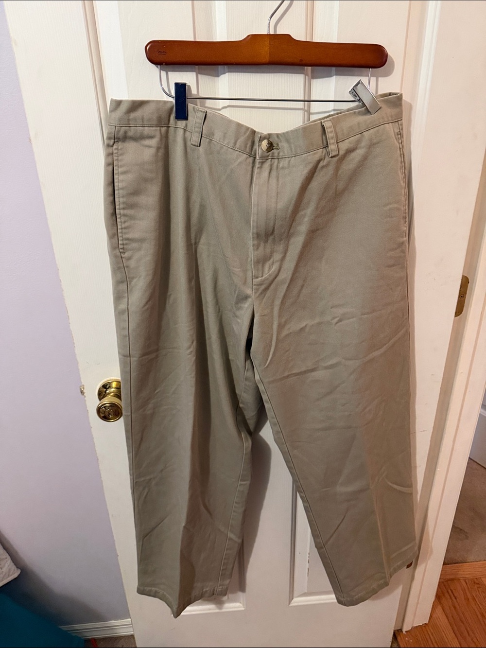 Izod Men's Khaki Straight Chinos